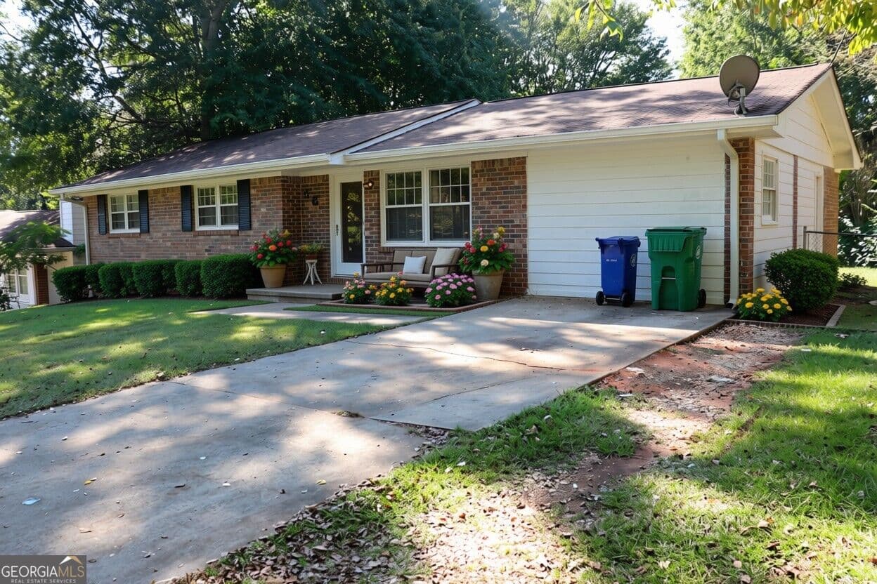 3 bedroom, 1.5 bathroom, 1,134 sq ft single family residence for sale at 884 Pine Roc Drive, Stone Mountain, GA 30083 — photo 2