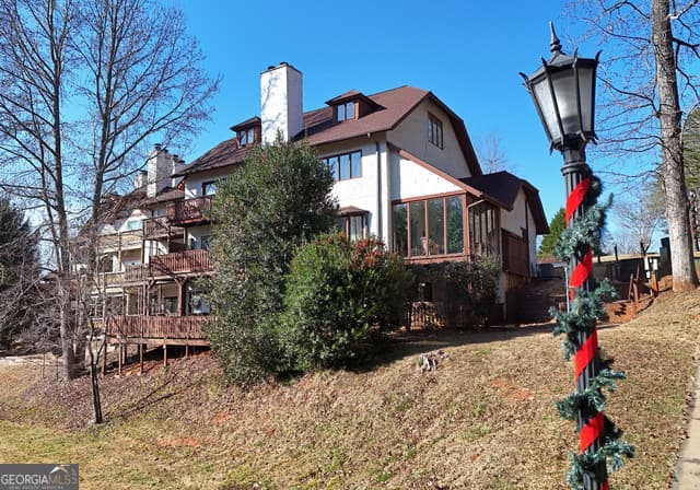 3 bedroom, 3.5 bathroom, 2,060 sq ft condominium for sale at 327 Brucken Strasse # 305, Helen, GA 30545 — photo 6