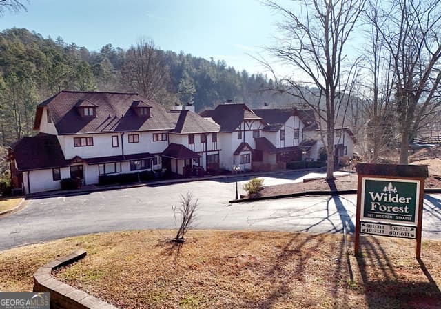 3 bedroom, 3.5 bathroom, 2,060 sq ft condominium for sale at 327 Brucken Strasse # 305, Helen, GA 30545