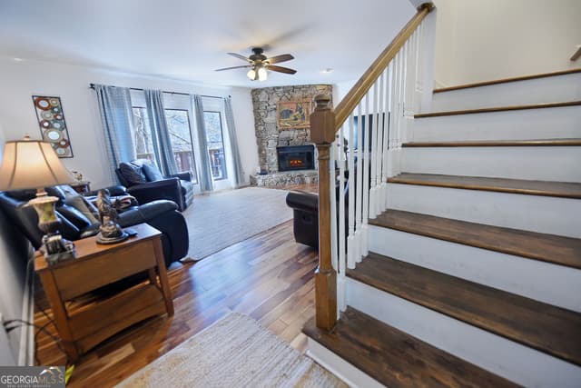 3 bedroom, 3.5 bathroom, 2,060 sq ft condominium for sale at 327 Brucken Strasse # 305, Helen, GA 30545 — photo 8
