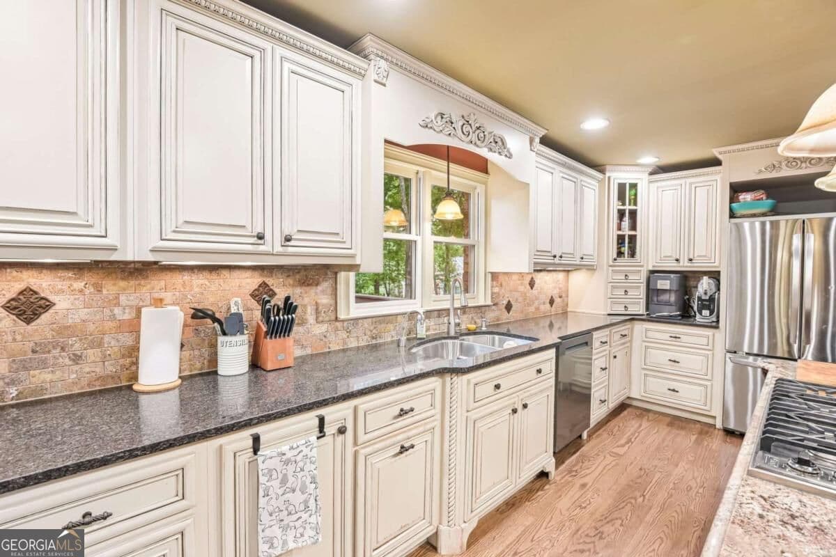 4 bedroom, 2.5 bathroom, 3,656 sq ft single family residence for sale at 3804 Club Forest Drive, Peachtree Corners, GA 30092 — photo 7
