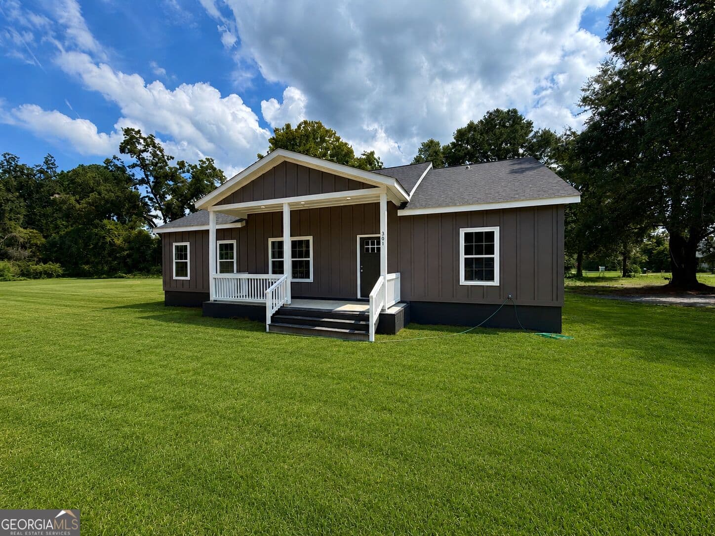 3 bedroom, 2 bathroom, 1,788 sq ft single family residence for sale at 301 S Hull Street, Sylvania, GA 30467 — photo 2