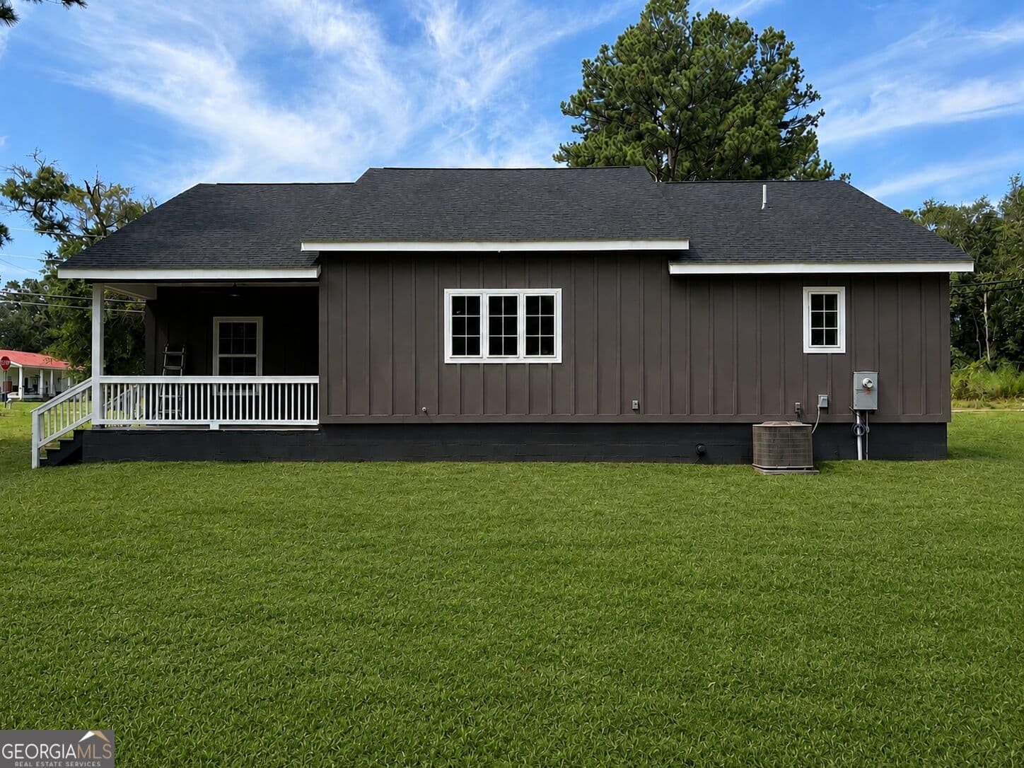 3 bedroom, 2 bathroom, 1,788 sq ft single family residence for sale at 301 S Hull Street, Sylvania, GA 30467 — photo 3