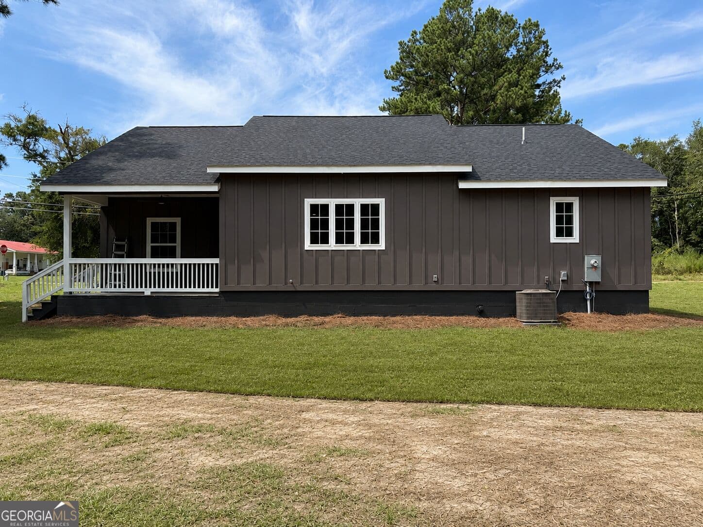 3 bedroom, 2 bathroom, 1,788 sq ft single family residence for sale at 301 S Hull Street, Sylvania, GA 30467 — photo 5
