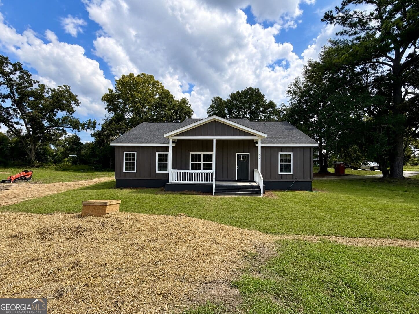 3 bedroom, 2 bathroom, 1,788 sq ft single family residence for sale at 301 S Hull Street, Sylvania, GA 30467 — photo 4