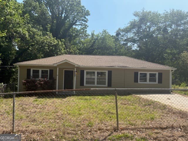 3 bedroom, 2 bathroom, 1,472 sq ft single family residence for sale at 6057 Blackhawk Trail, Mableton, GA 30126 — photo 2