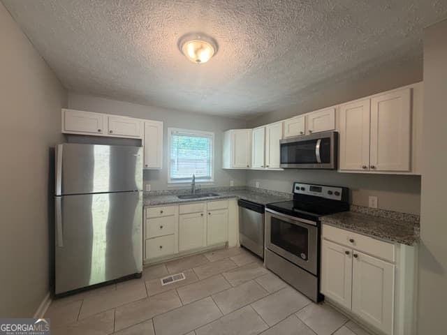 3 bedroom, 2 bathroom, 1,472 sq ft single family residence for sale at 6057 Blackhawk Trail, Mableton, GA 30126 — photo 7