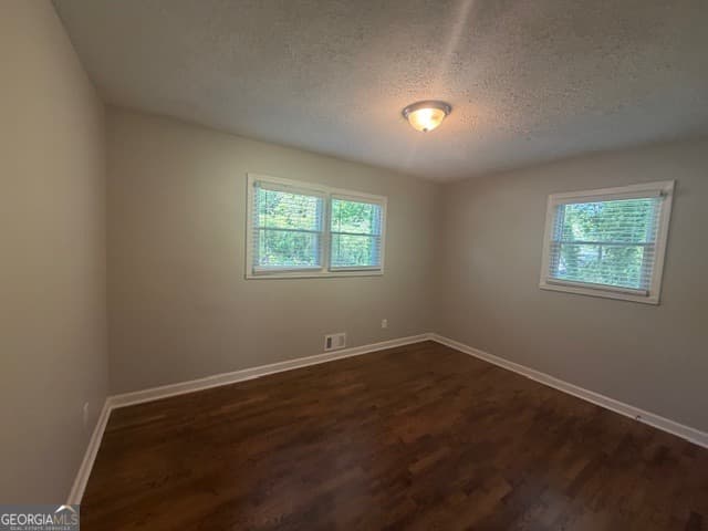 3 bedroom, 2 bathroom, 1,472 sq ft single family residence for sale at 6057 Blackhawk Trail, Mableton, GA 30126 — photo 5