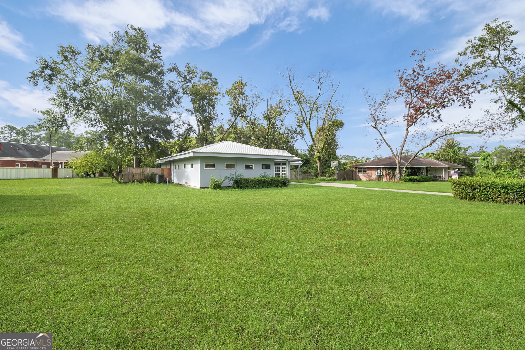 4 bedroom, 2 bathroom, 1,800 sq ft single family residence for sale at 757 Old Screven Road, Jesup, GA 31545 — photo 2