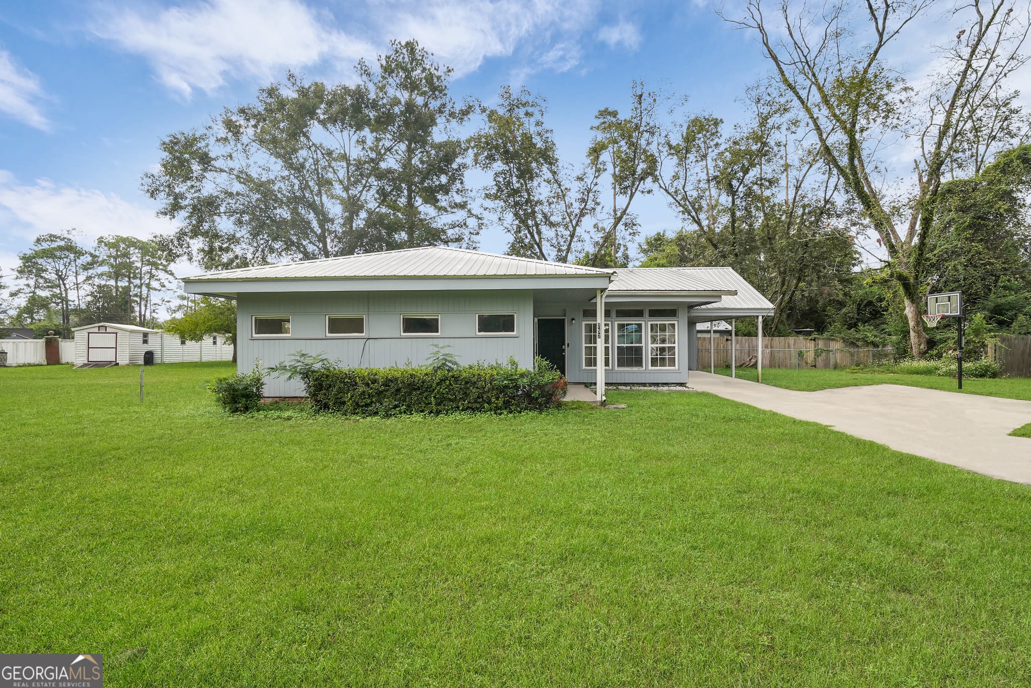 4 bedroom, 2 bathroom, 1,800 sq ft single family residence for sale at 757 Old Screven Road, Jesup, GA 31545