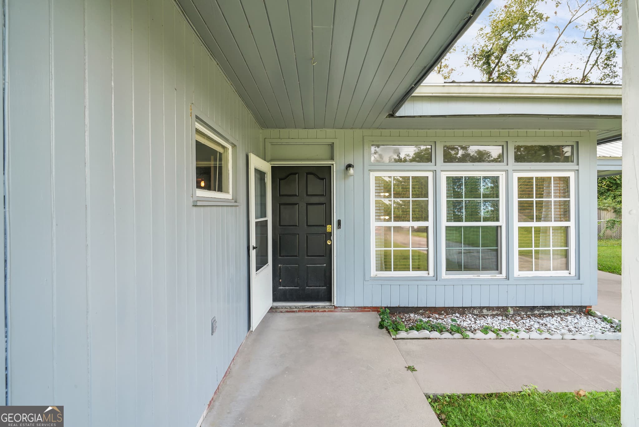 4 bedroom, 2 bathroom, 1,800 sq ft single family residence for sale at 757 Old Screven Road, Jesup, GA 31545 — photo 4