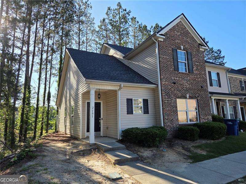 3 bedroom, 2.5 bathroom, 1,550 sq ft townhouse for sale at 2555 Flat Shoals Road 2701, Atlanta, GA 30349 — photo 1 of 26