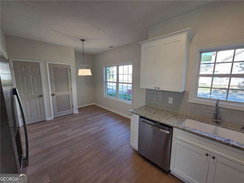3 bedroom, 2.5 bathroom, 1,550 sq ft townhouse for sale at 2555 Flat Shoals Road 2701, Atlanta, GA 30349 — photo 9