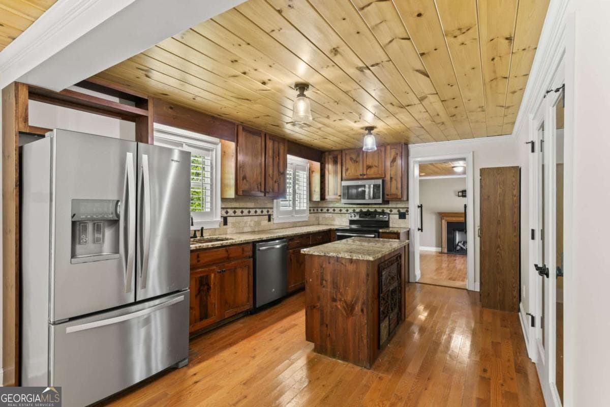 3 bedroom, 2 bathroom, 1,846 sq ft single family residence for sale at 13224 Old Hwy 76, Morganton, GA 30560 — photo 7
