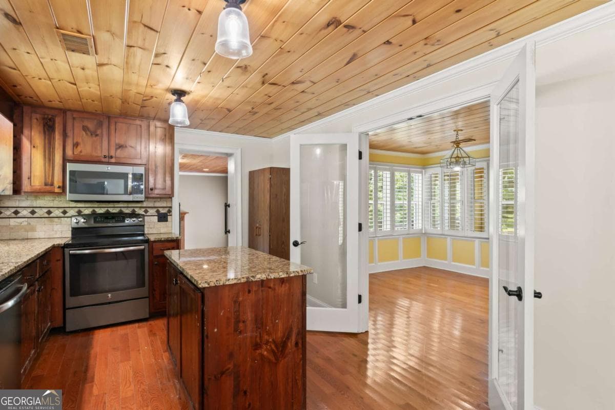 3 bedroom, 2 bathroom, 1,846 sq ft single family residence for sale at 13224 Old Hwy 76, Morganton, GA 30560 — photo 9