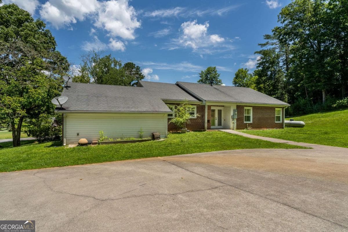 3 bedroom, 2 bathroom, 1,846 sq ft single family residence for sale at 13224 Old Hwy 76, Morganton, GA 30560 — photo 4
