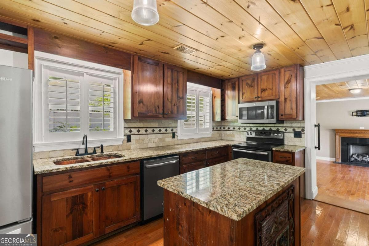 3 bedroom, 2 bathroom, 1,846 sq ft single family residence for sale at 13224 Old Hwy 76, Morganton, GA 30560 — photo 8