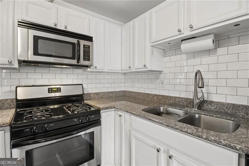 2 bedroom, 1 bathroom, 804 sq ft condominium for rent at 1355 Euclid Avenue 3A, Atlanta, GA 30307 for $2,000 a month — photo 4