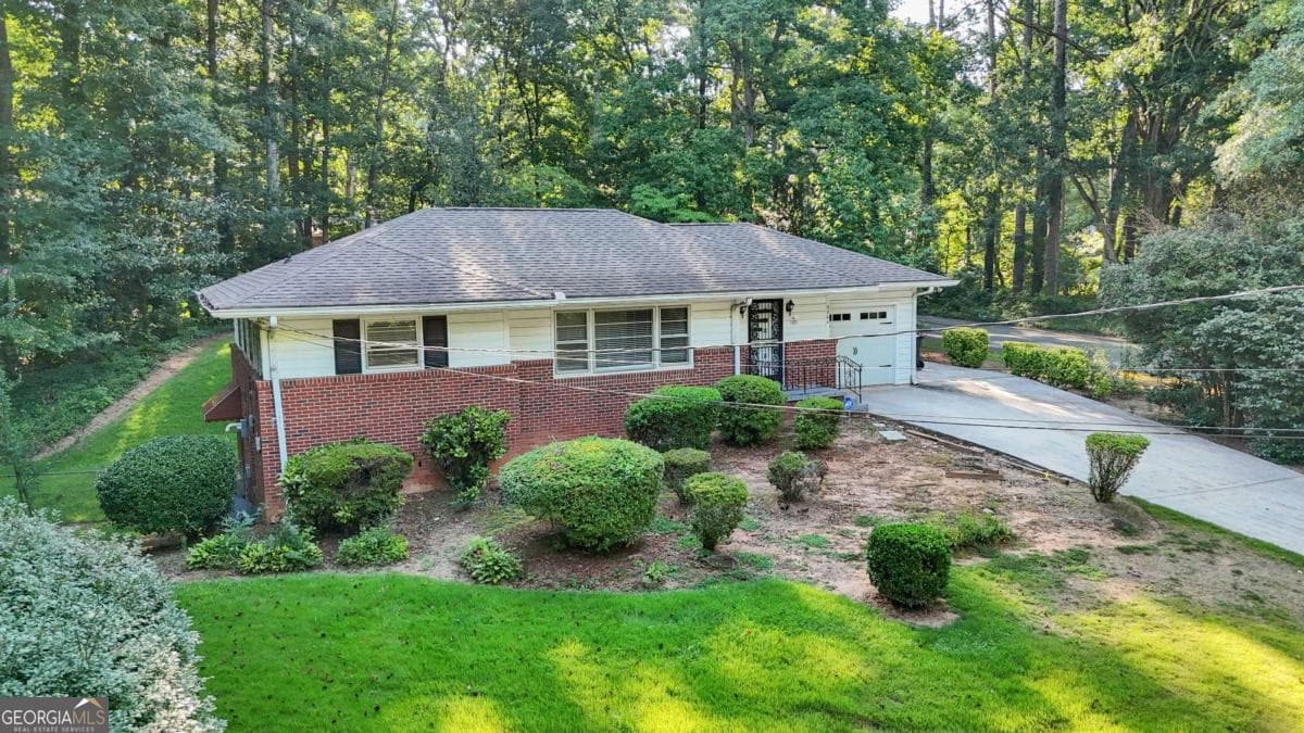 3 bedroom, 2.5 bathroom, 1,141 sq ft single family residence for sale at 2560 Wood Valley Drive, East Point, GA 30344 — photo 3