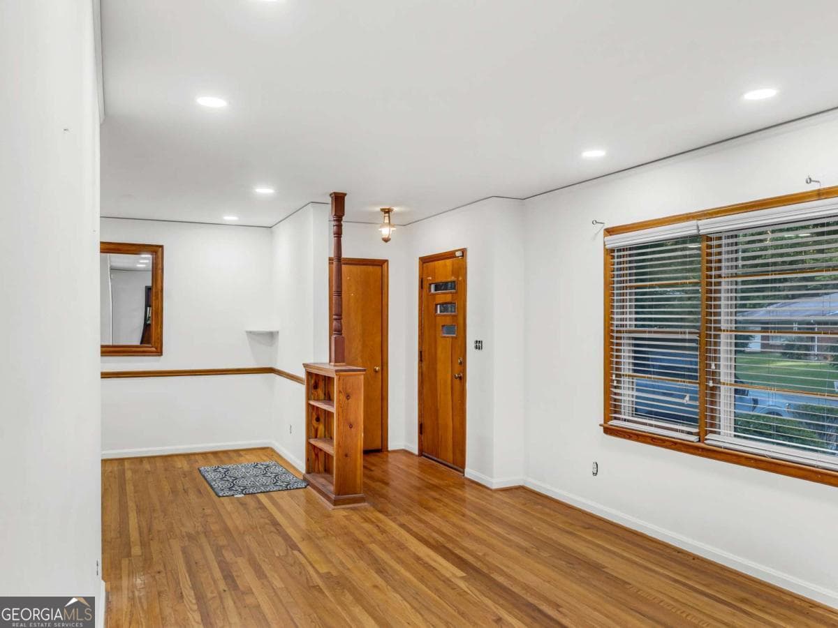 3 bedroom, 2.5 bathroom, 1,141 sq ft single family residence for sale at 2560 Wood Valley Drive, East Point, GA 30344 — photo 5