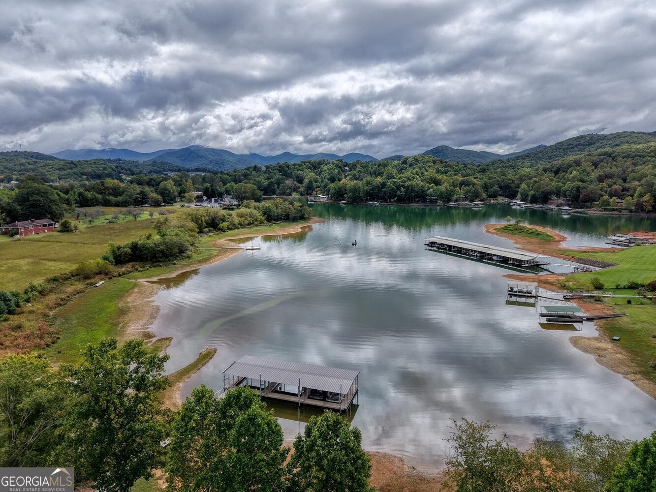 3 bedroom, 2.5 bathroom, 2,075 sq ft single family residence under contract at 98 Brett Way F, Hiawassee, GA 30546 — photo 3