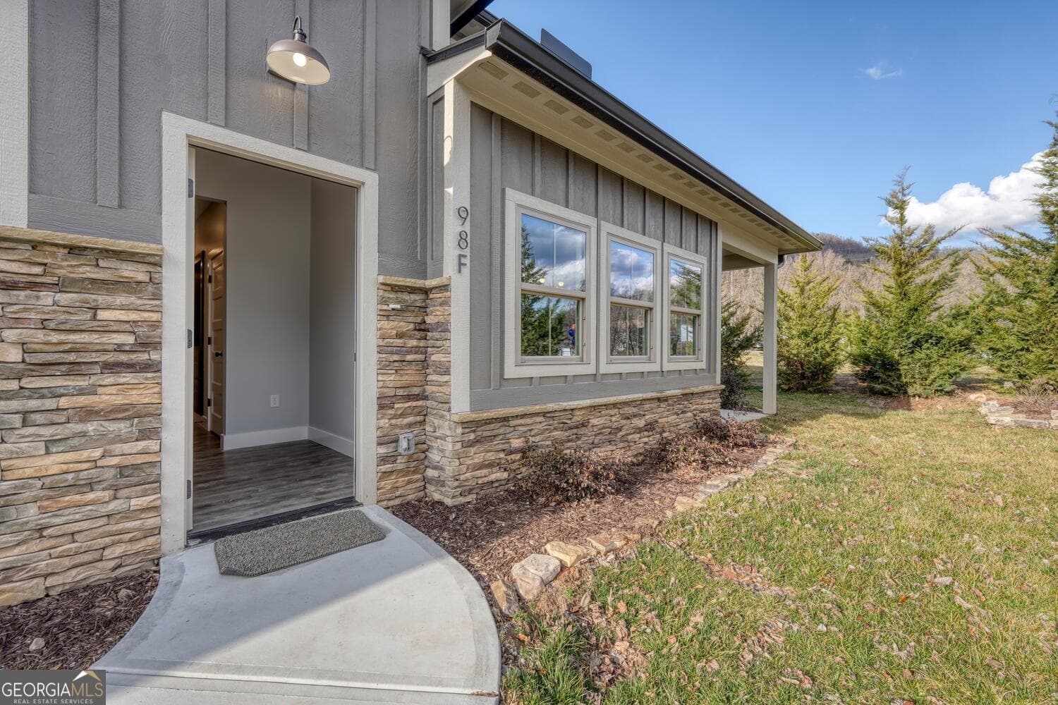 3 bedroom, 2.5 bathroom, 2,075 sq ft single family residence under contract at 98 Brett Way F, Hiawassee, GA 30546 — photo 5