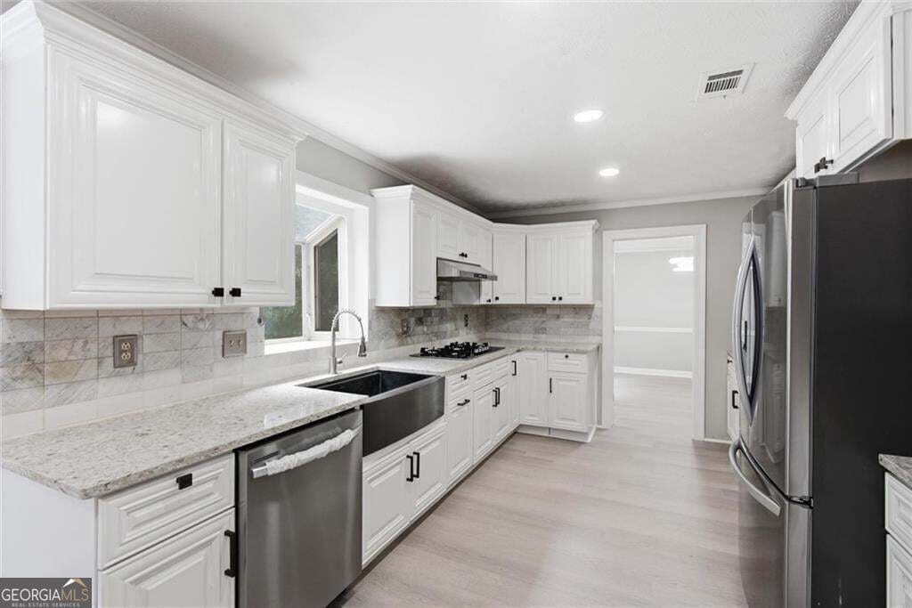 7 bedroom, 4 bathroom, 3,897 sq ft single family residence for sale at 24 Planters Drive, Lilburn, GA 30047 — photo 3