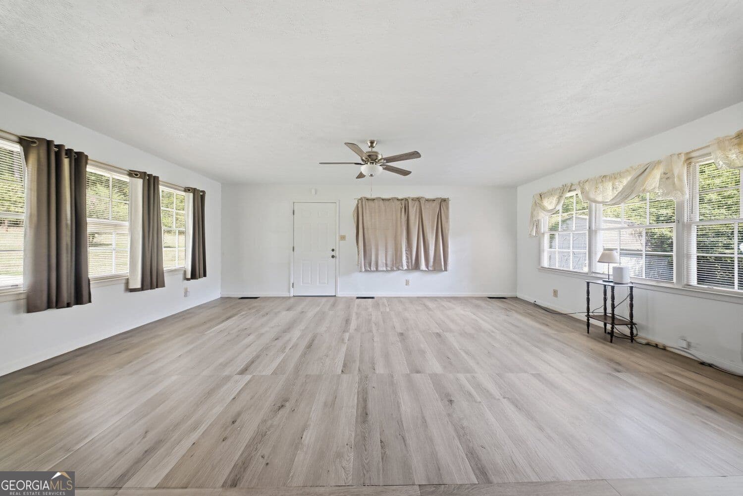 3 bedroom, 2 bathroom, 1,936 sq ft single family residence for sale at 6622 Hawes Drive, Lithonia, GA 30058 — photo 7