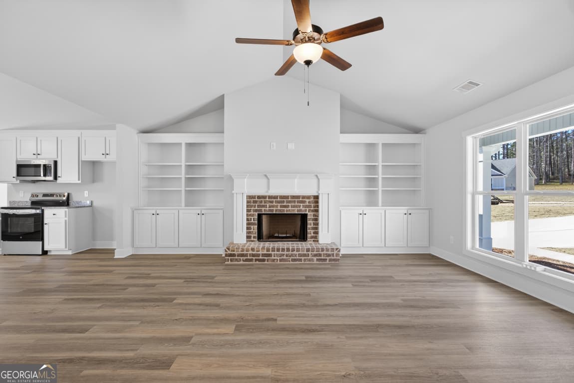 4 bedroom, 3 bathroom, 2,150 sq ft single family residence for sale at 16 Mockingbird Lane 38, Winder, GA 30680 — photo 4