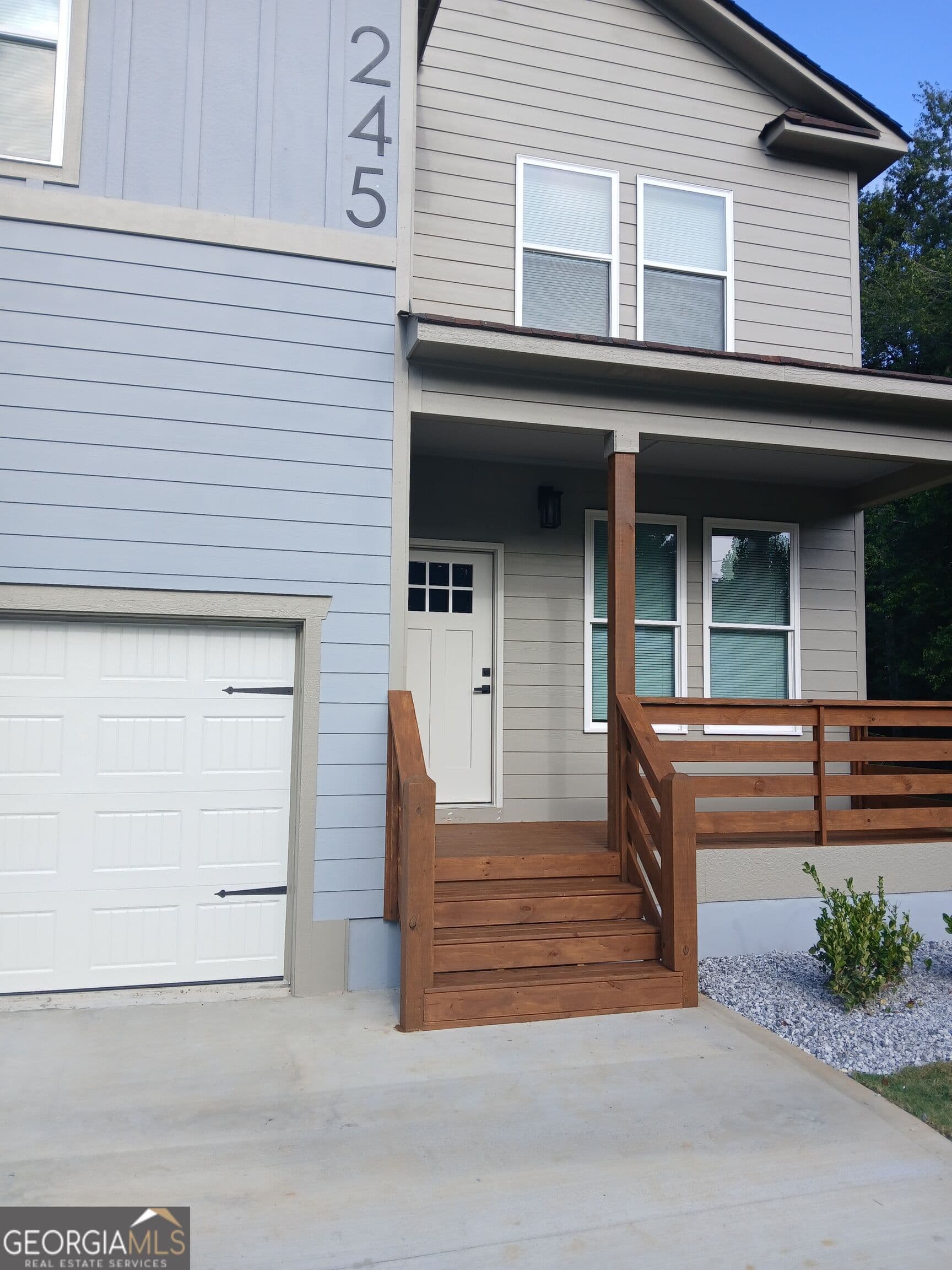 5 bedroom, 3.5 bathroom, 2,700 sq ft single family residence for rent at 245 Lakeview Drive, Locust Grove, GA 30248 for $3,000 a month — photo 2