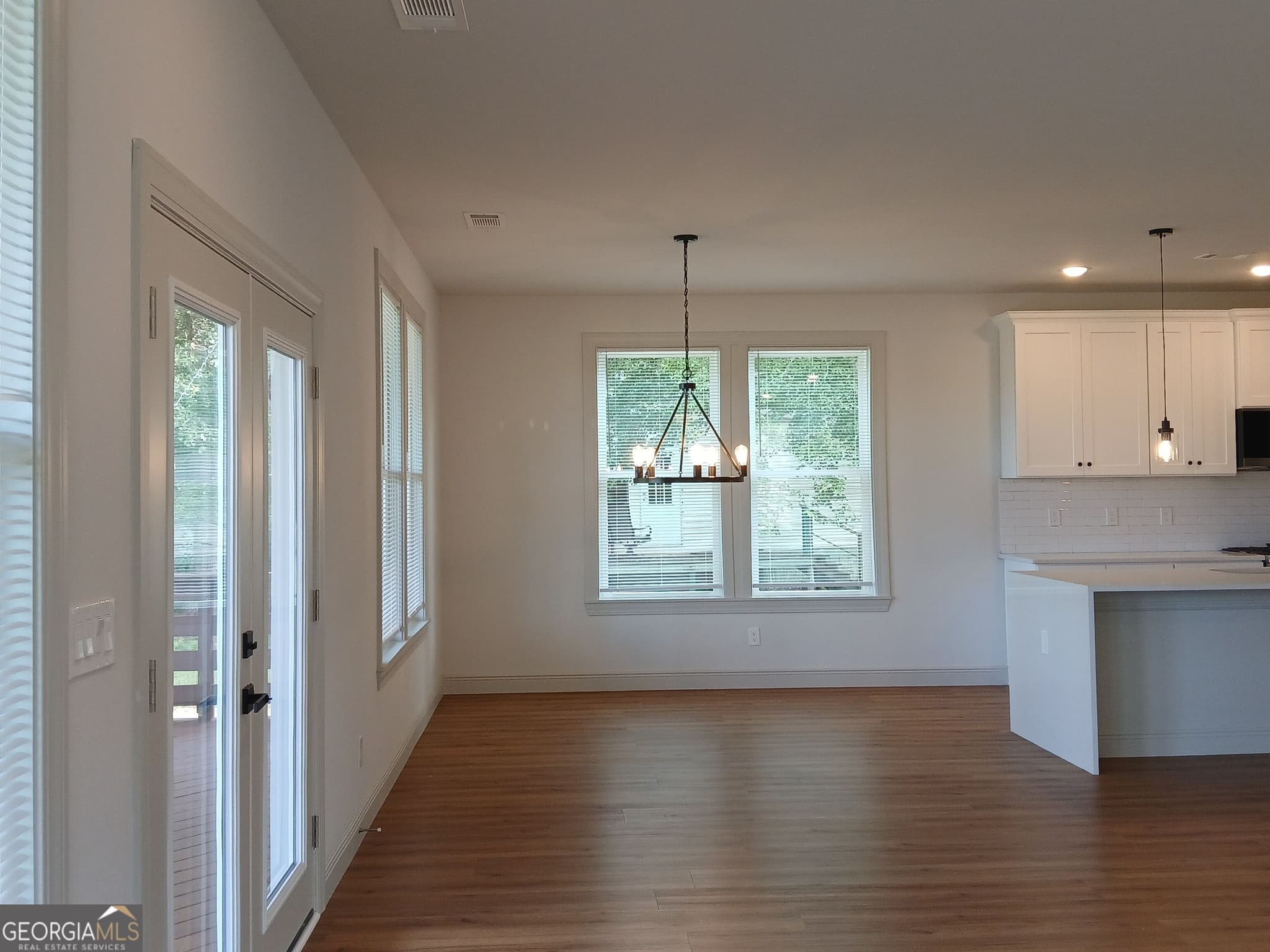 5 bedroom, 3.5 bathroom, 2,700 sq ft single family residence for rent at 245 Lakeview Drive, Locust Grove, GA 30248 for $3,000 a month — photo 6