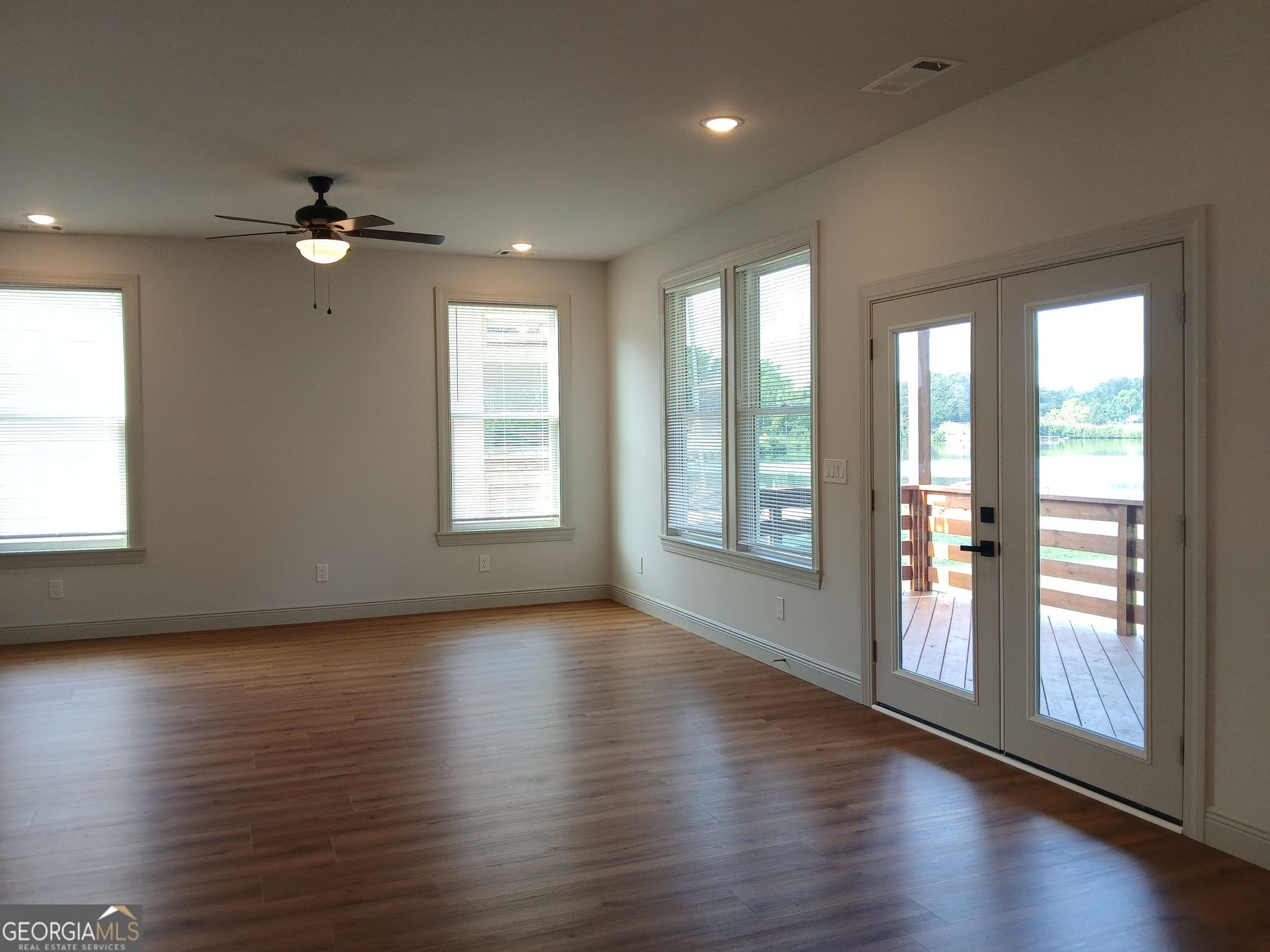 5 bedroom, 3.5 bathroom, 2,700 sq ft single family residence for rent at 245 Lakeview Drive, Locust Grove, GA 30248 for $3,000 a month — photo 4