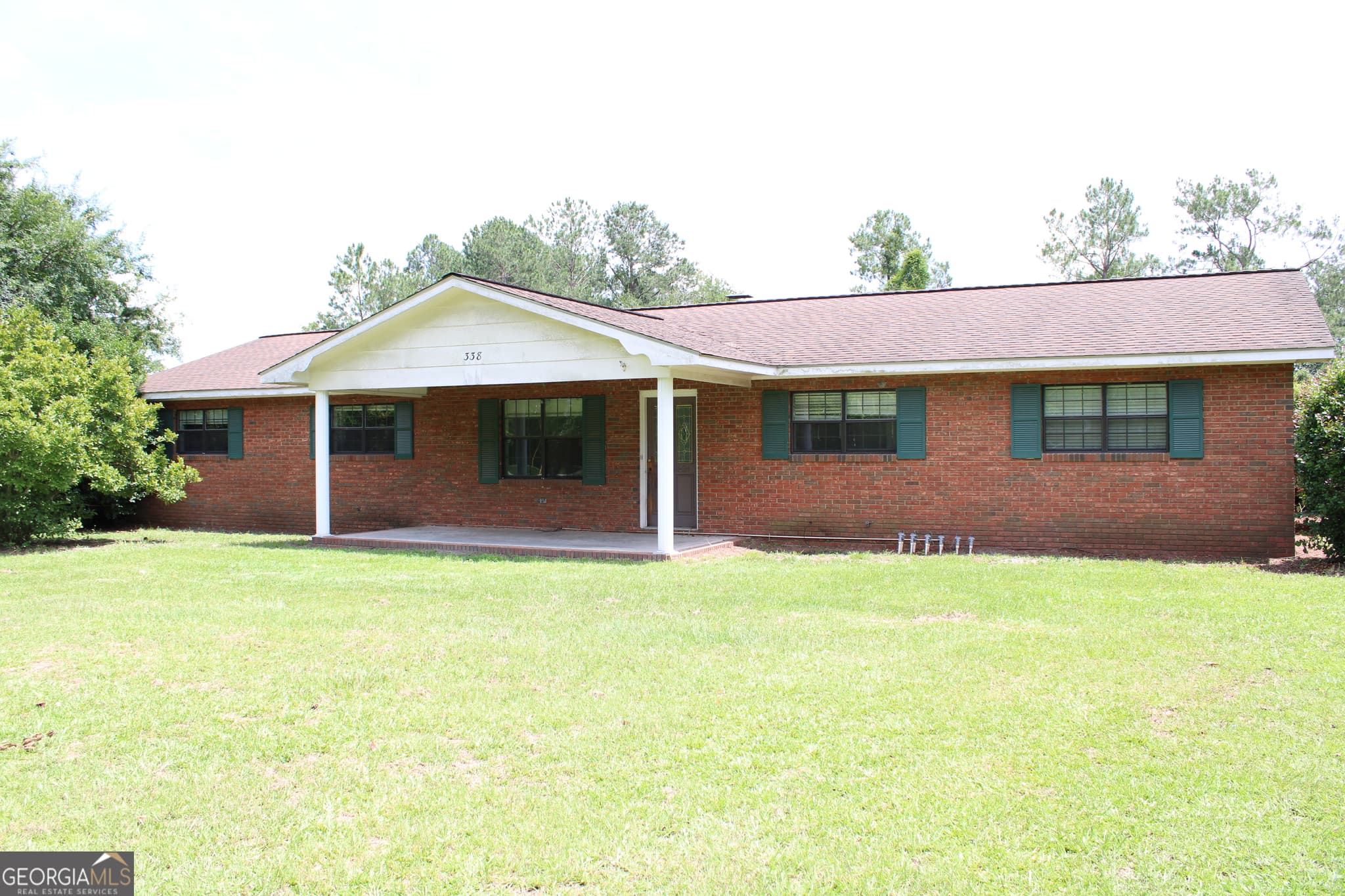 4 bedroom, 4 bathroom, 2,644 sq ft single family residence for sale at 338 Lakeview Drive, Baxley, GA 31513