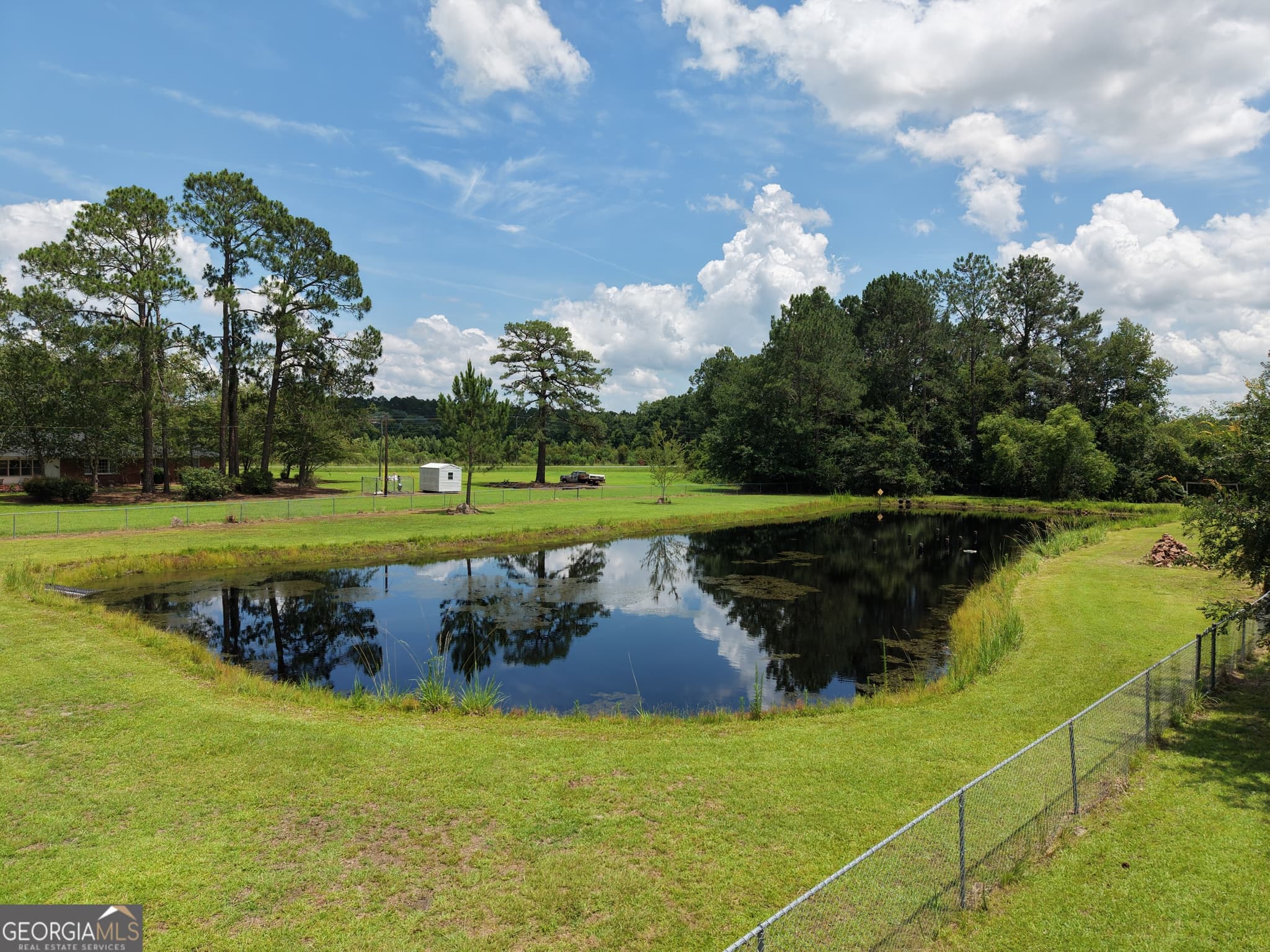 4 bedroom, 4 bathroom, 2,644 sq ft single family residence for sale at 338 Lakeview Drive, Baxley, GA 31513 — photo 4