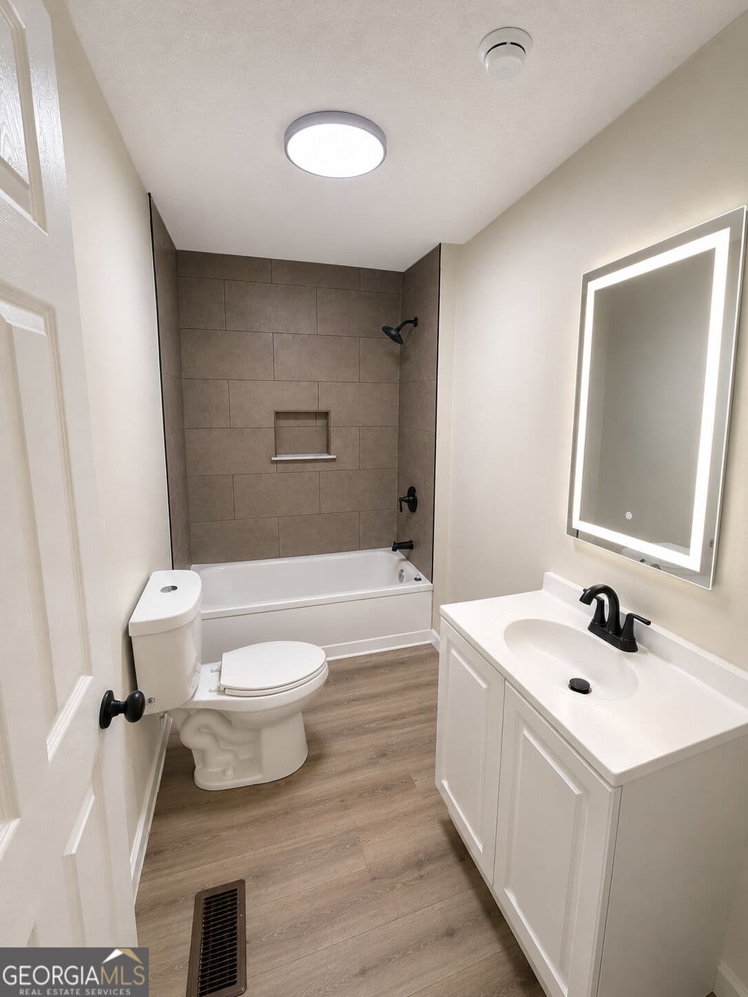 4 bedroom, 2 bathroom, 1,610 sq ft single family residence for sale at 107 Benjamin Street, Fort Valley, GA 31030 — photo 4
