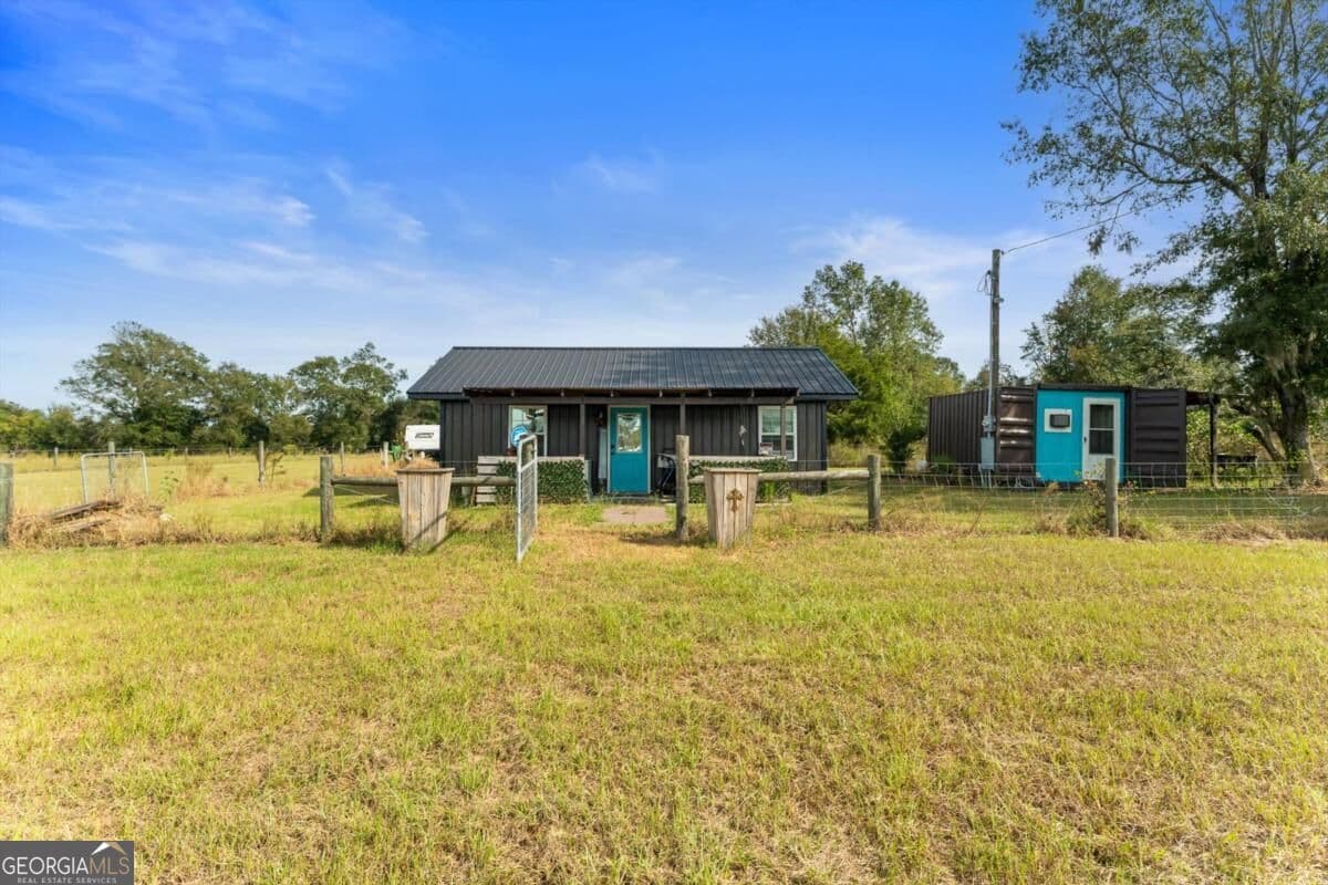 1 bedroom, 1 bathroom, 600 sq ft single family residence for sale at 1031 Scotts Store Road, Millen, GA 30442