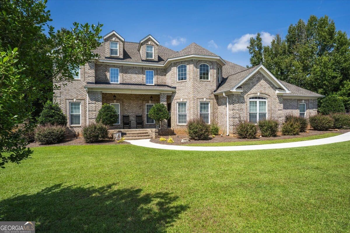 4 bedroom, 3.5 bathroom, 4,335 sq ft single family residence for sale at 610 Cannock Court, Bonaire, GA 31005 — photo 2