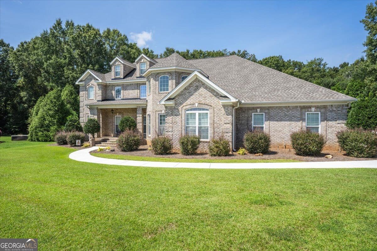 4 bedroom, 3.5 bathroom, 4,335 sq ft single family residence for sale at 610 Cannock Court, Bonaire, GA 31005 — photo 3