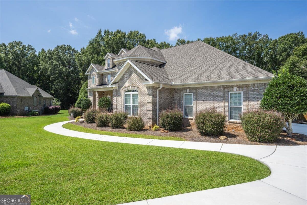 4 bedroom, 3.5 bathroom, 4,335 sq ft single family residence for sale at 610 Cannock Court, Bonaire, GA 31005 — photo 4