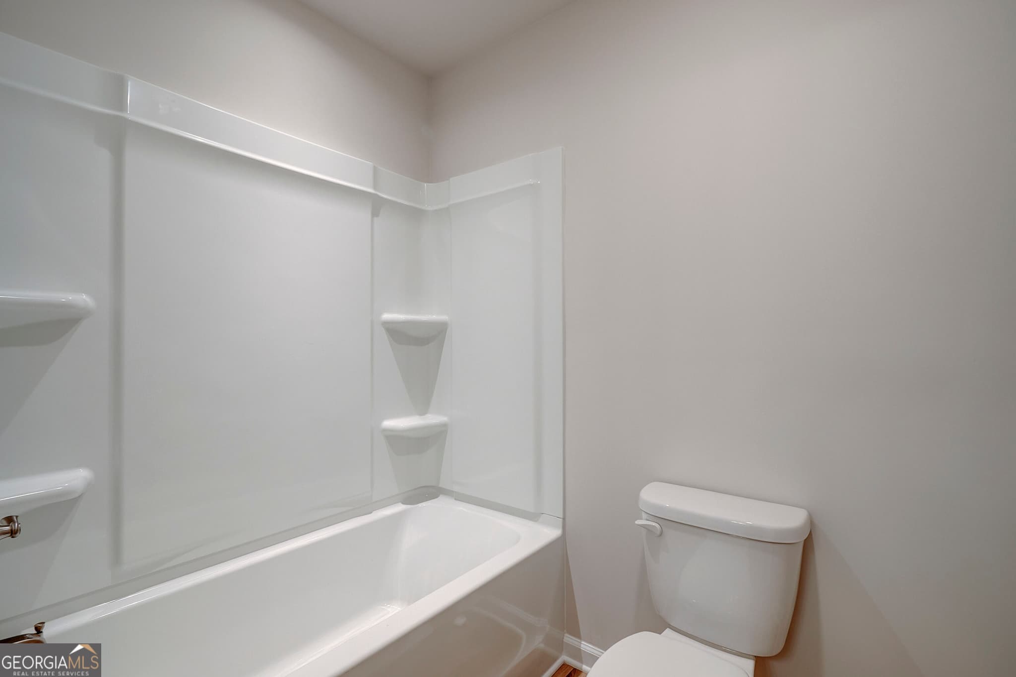 4 bedroom, 3 bathroom, 2,222 sq ft single family residence for sale at 646 Winding Rose Drive, Hoschton, GA 30548 — photo 5