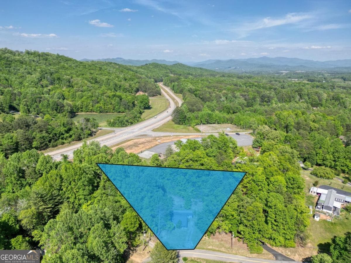 2 bedroom, 1.5 bathroom, 1,236 sq ft single family residence for sale at 224 Bonnie Lane, Blairsville, GA 30512 — photo 2