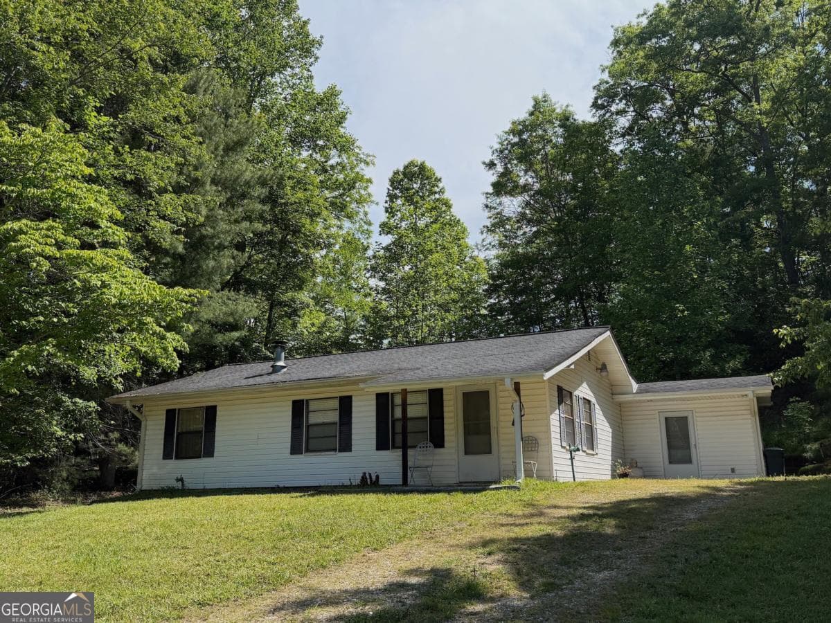 2 bedroom, 1.5 bathroom, 1,236 sq ft single family residence for sale at 224 Bonnie Lane, Blairsville, GA 30512 — photo 1 of 21