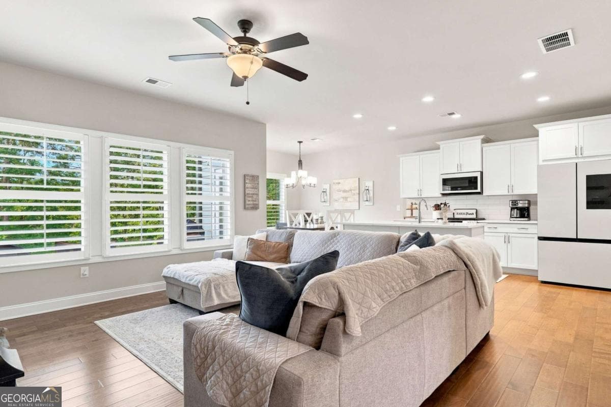 4 bedroom, 3.5 bathroom, 2,480 sq ft townhouse for sale at 229 Lakeside Place, Canton, GA 30114 — photo 8