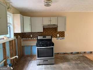 3 bedroom, 2 bathroom, 1,040 sq ft single family residence for sale at 305 Creighton Avenue, Scottdale, GA 30079 — photo 3
