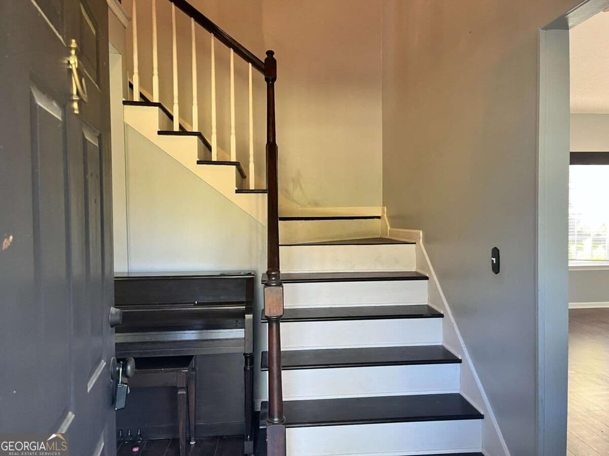 4 bedroom, 3.5 bathroom, 2,345 sq ft single family residence for rent at 30 Candlewood Court, Newnan, GA 30265 for $2,395 a month — photo 2