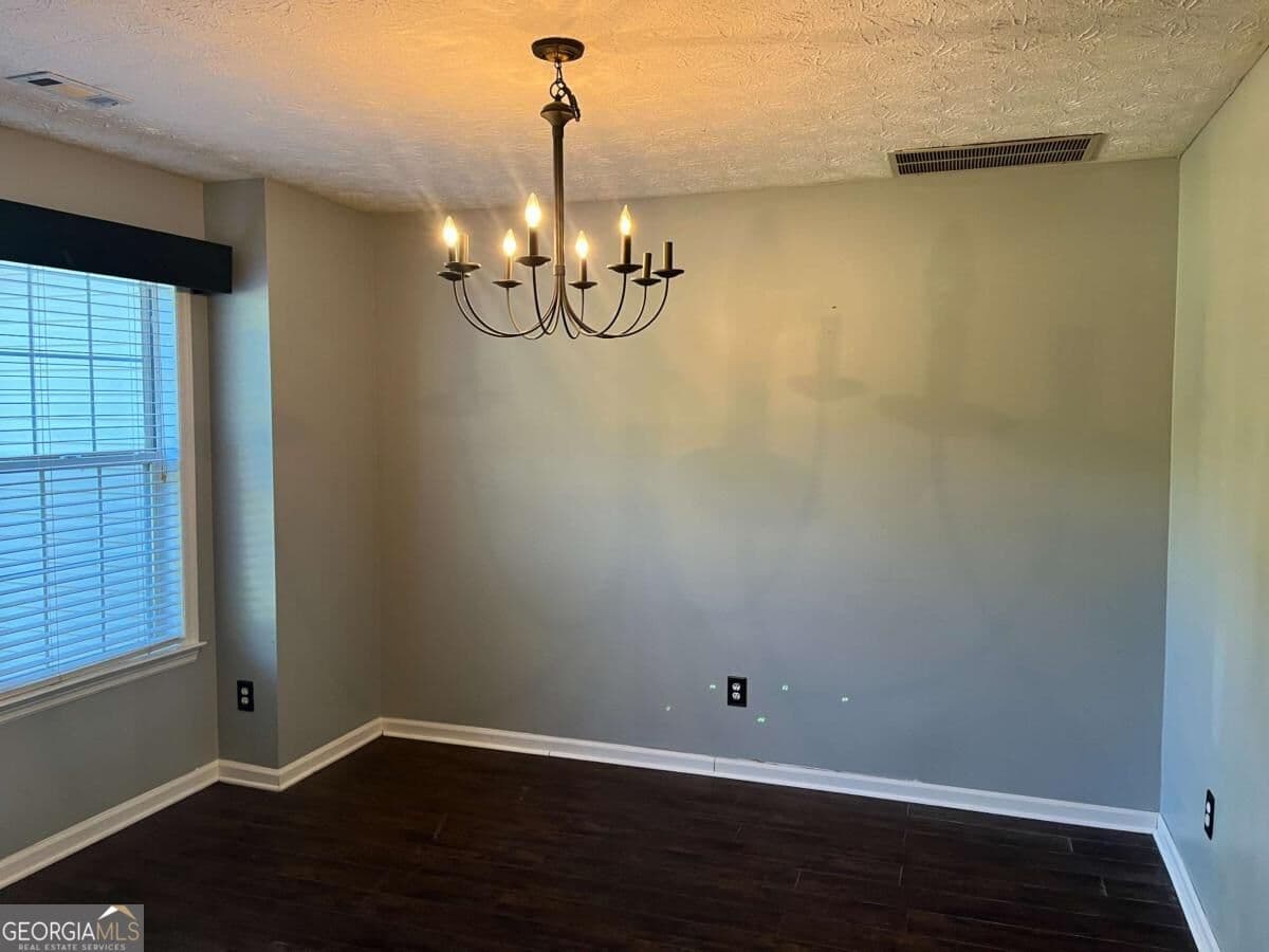 4 bedroom, 3.5 bathroom, 2,345 sq ft single family residence for rent at 30 Candlewood Court, Newnan, GA 30265 for $2,395 a month — photo 5