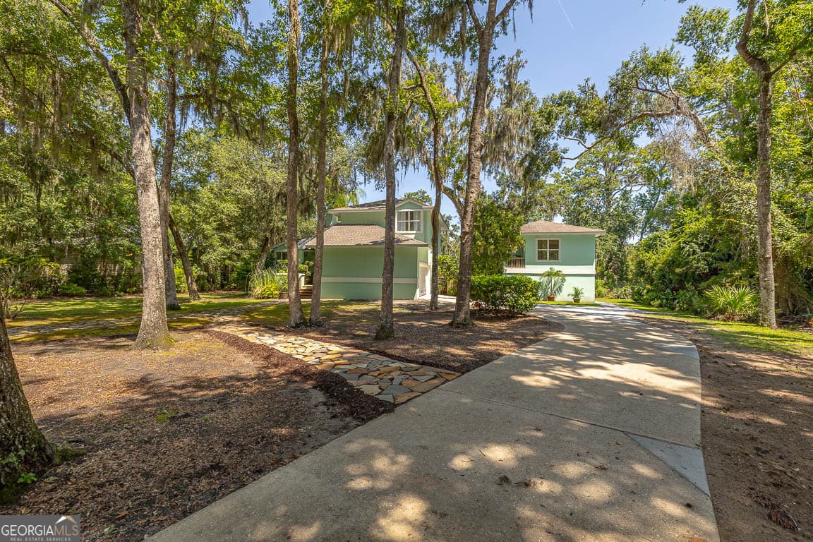 4 bedroom, 3 bathroom, 2,689 sq ft single family residence for sale at 123 Plemmons Drive, St. Simons, GA 31522 — photo 5