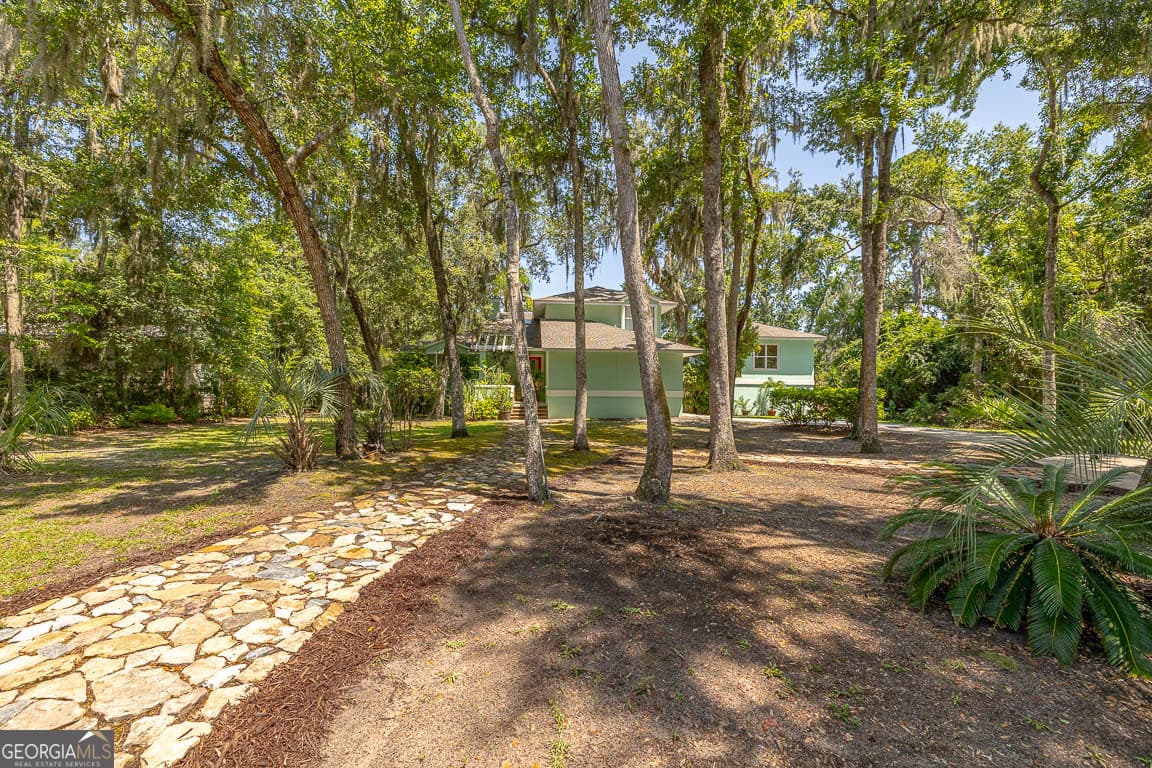 4 bedroom, 3 bathroom, 2,689 sq ft single family residence for sale at 123 Plemmons Drive, St. Simons, GA 31522 — photo 4