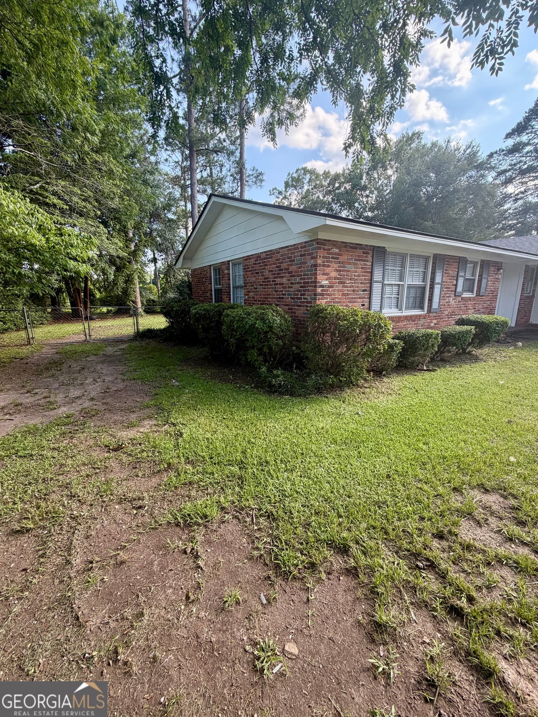 3 bedroom, 2 bathroom, 1,512 sq ft single family residence for sale at 1100 Pineneedle Drive, Perry, GA 31069 — photo 6