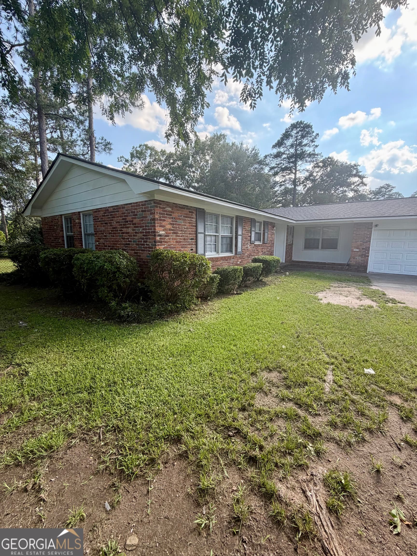3 bedroom, 2 bathroom, 1,512 sq ft single family residence for sale at 1100 Pineneedle Drive, Perry, GA 31069 — photo 5